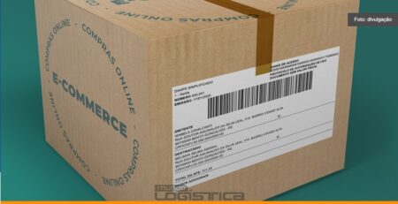 caixa-de-entrega-do-e-commerce-com-danfe-simplificado